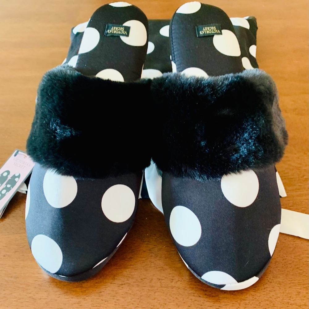 NWT Victoria Secret Slippers Sz Med 7-8